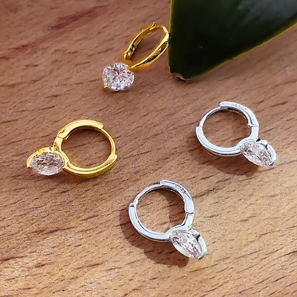 🔵𝟲𝟱%𝗢𝗙𝗙 𝗯𝘂𝗻𝗱𝗹𝗲𝘀 𝟯+🔵 NEW CZ Huggie Hoop Earrings - Picture 5 of 10